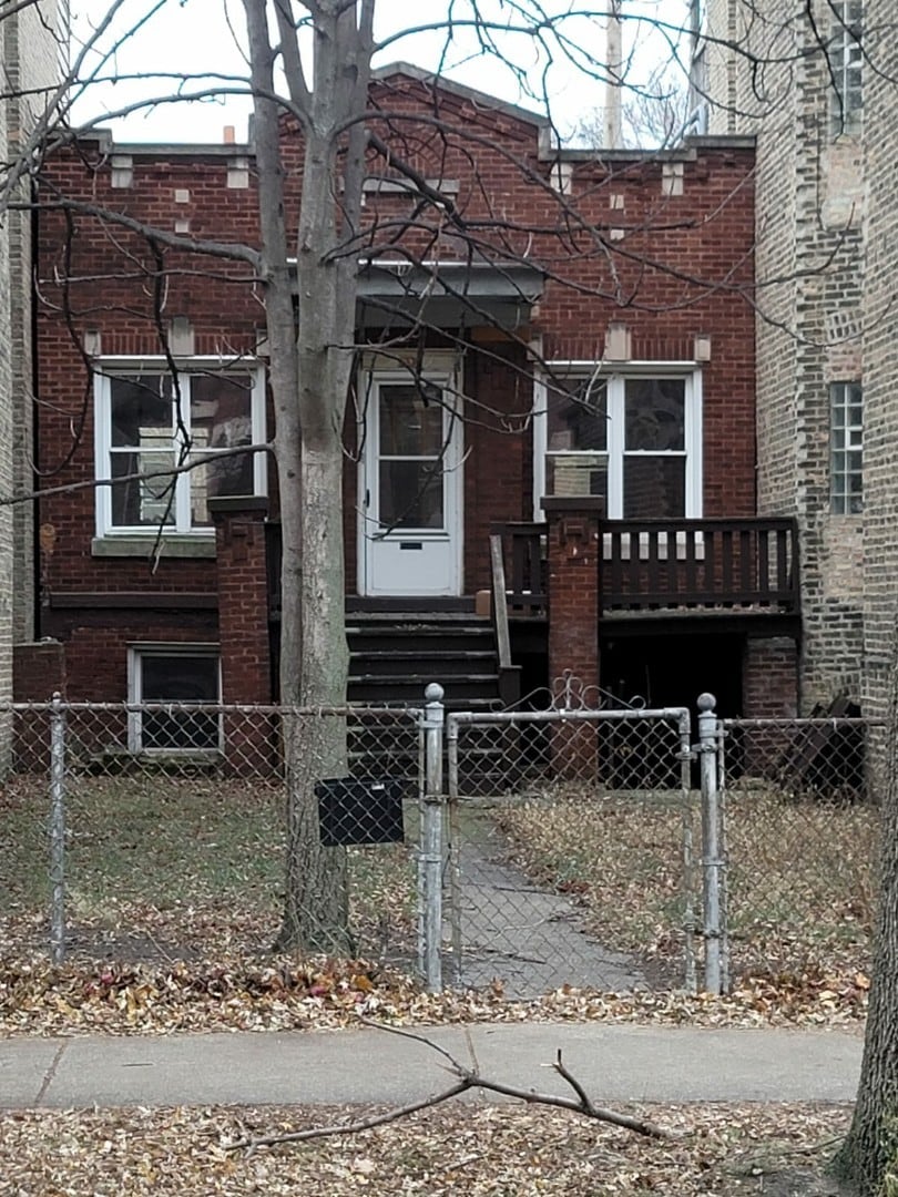 view of front facade