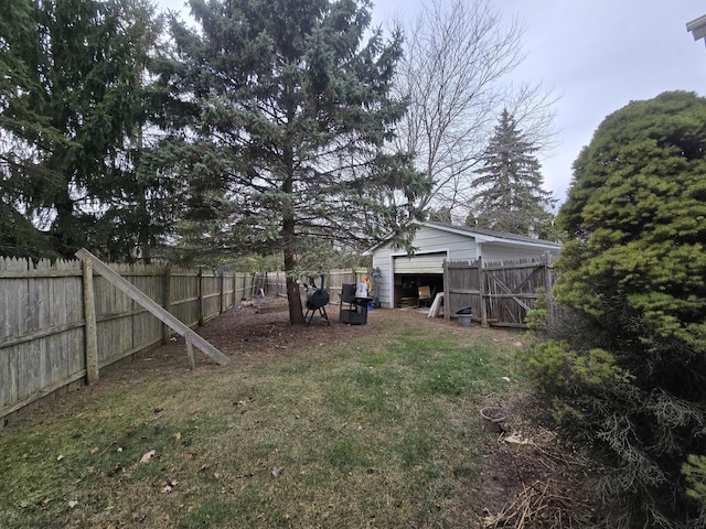 view of yard featuring a garage and an outdoor structure