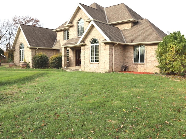 view of front of house featuring a front yard