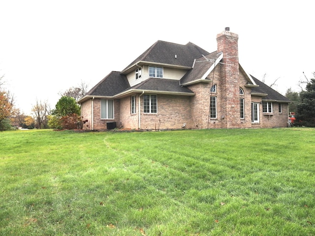 back of house featuring a yard