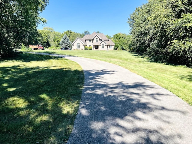 cape cod house featuring a front lawn