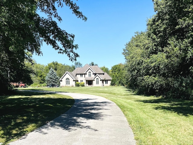 view of front of home featuring a front lawn