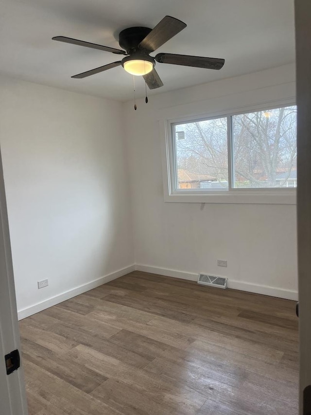 unfurnished room featuring wood-type flooring and ceiling fan