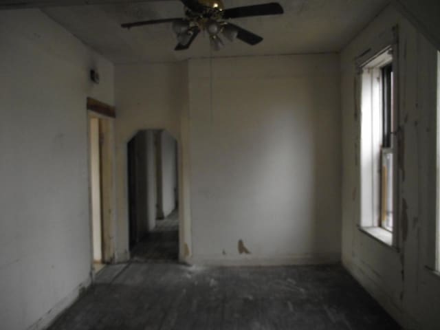 empty room featuring ceiling fan