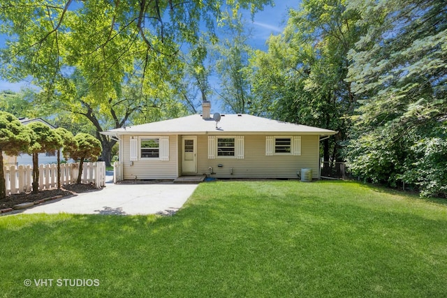 view of front of house with a front yard and fence