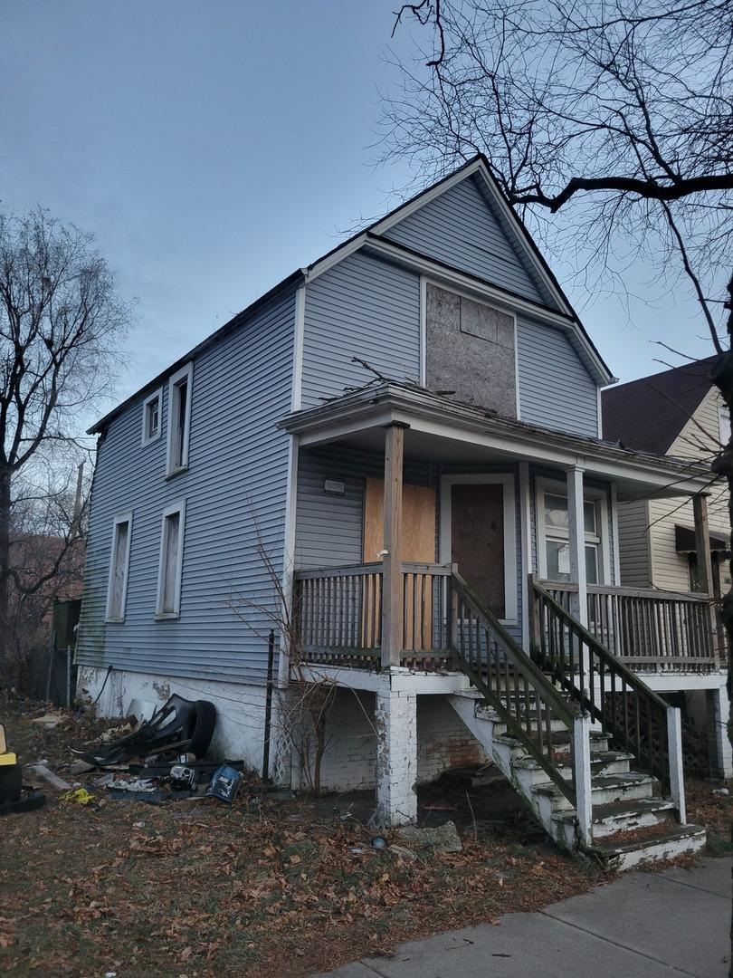 view of front of property with covered porch