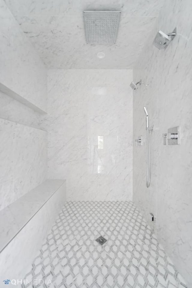 bathroom featuring tiled shower