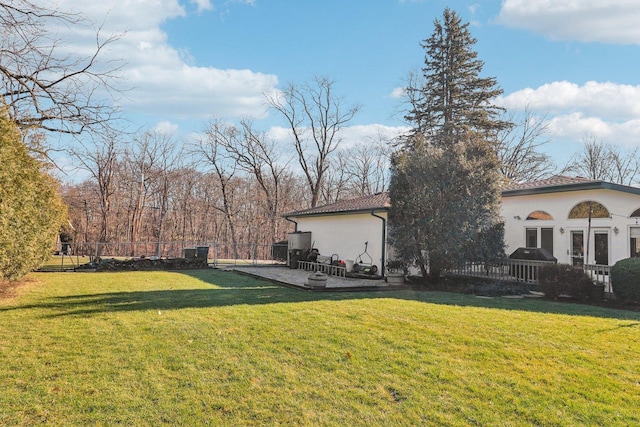 view of yard with a patio