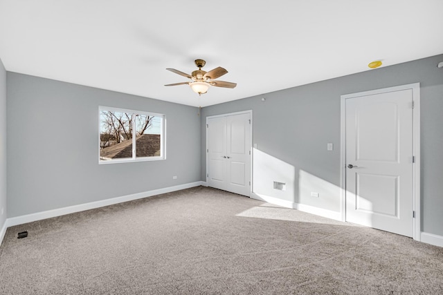 unfurnished room with carpet floors and ceiling fan