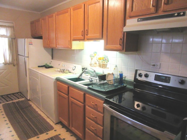 kitchen with washing machine and clothes dryer, sink, white refrigerator, backsplash, and stainless steel electric stove