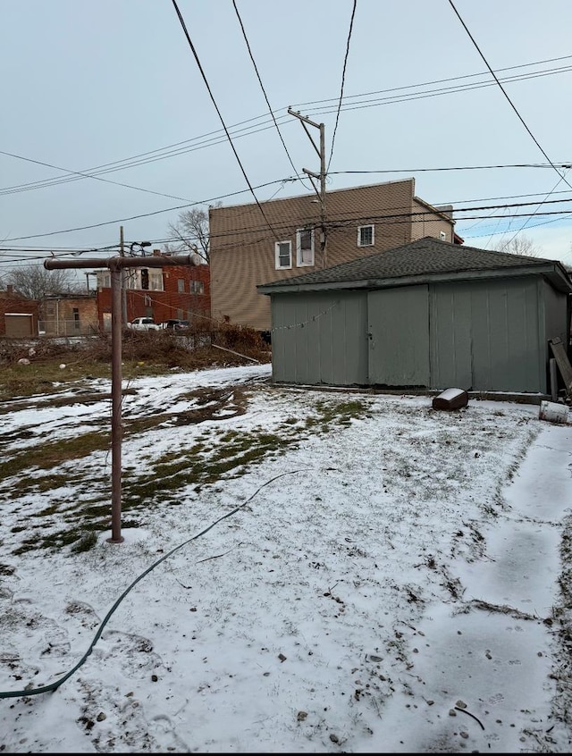 view of yard layered in snow