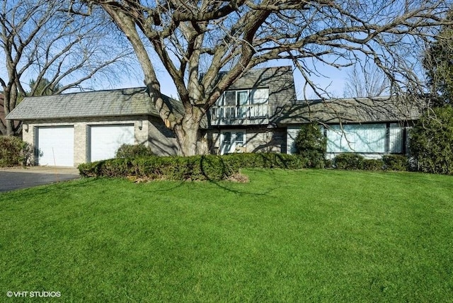 view of front of home with a garage and a front yard