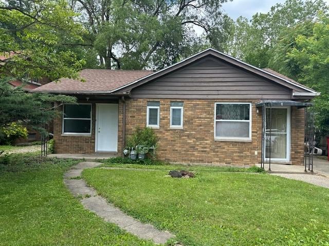 1510 W Springfield Ave, Champaign, IL 61821 - ranch-style house featuring brick siding and a front yard