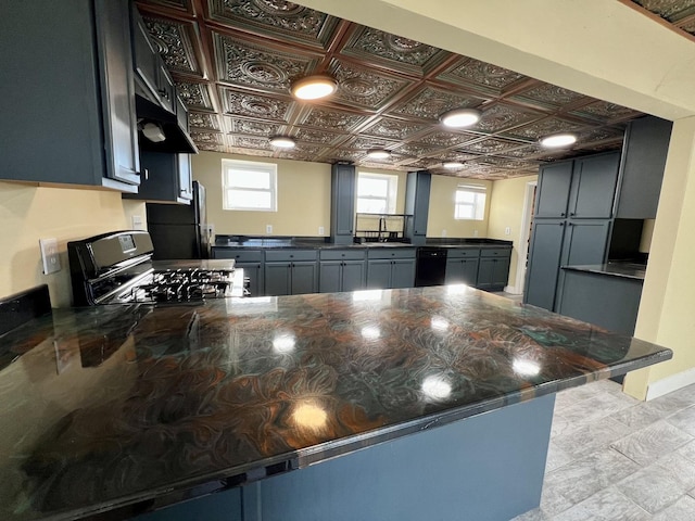 kitchen with kitchen peninsula and black appliances