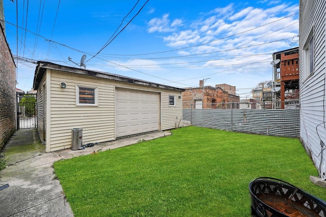 view of yard featuring an outdoor structure and a garage