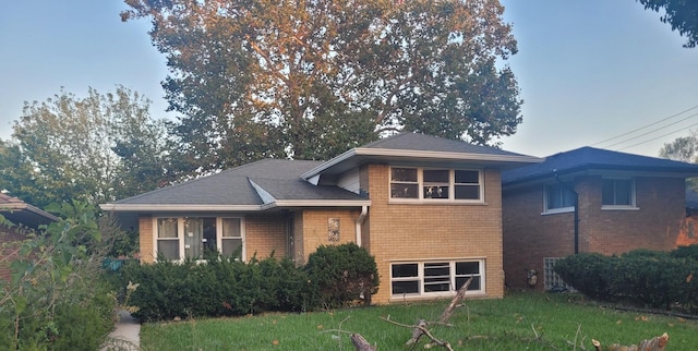 split level home featuring a front yard