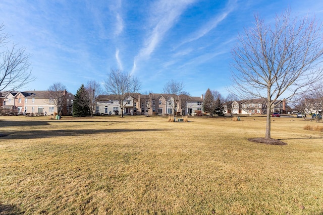 view of front of property featuring a front lawn