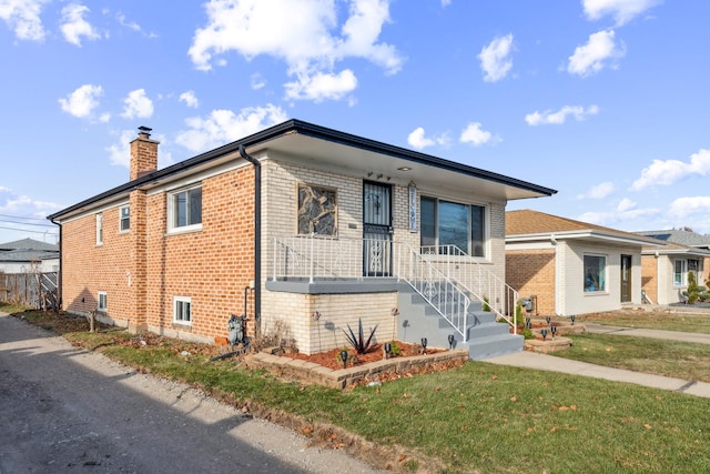 view of front of property featuring a front yard