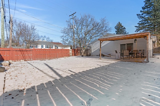 view of yard featuring a patio area