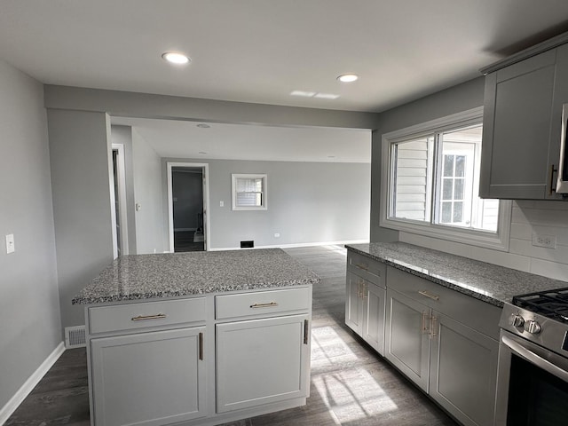 kitchen featuring a center island, gray cabinets, and stainless steel range oven