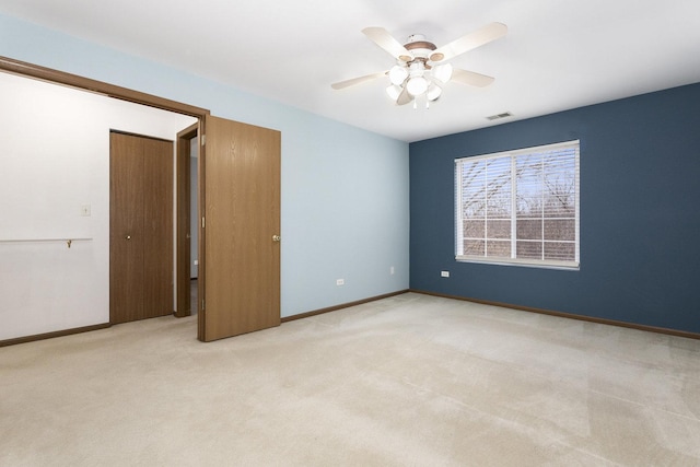 carpeted empty room featuring ceiling fan