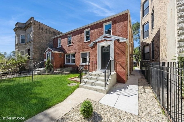 view of front facade featuring a front yard