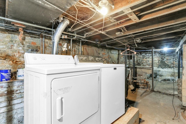 basement featuring independent washer and dryer