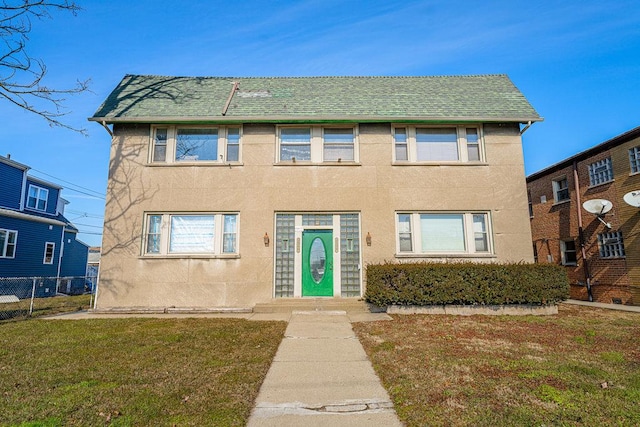 view of front of home featuring a front lawn