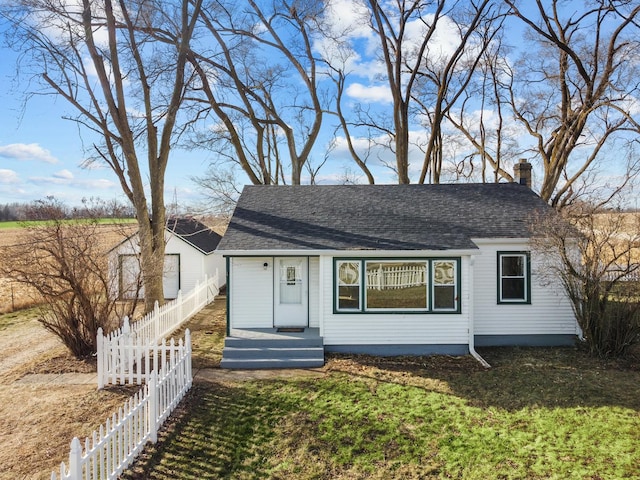 view of front of home with a front lawn