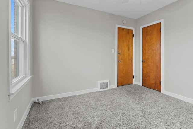 carpeted empty room featuring ceiling fan