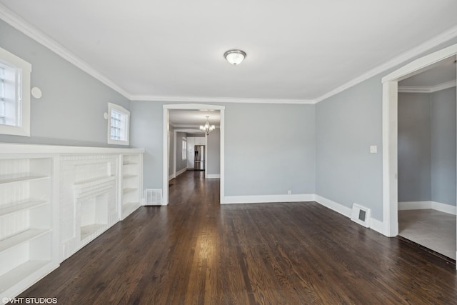 empty room with ornamental molding, dark wood-type flooring, and an inviting chandelier