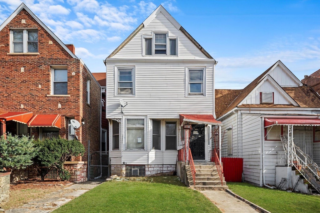 view of front of property with a front lawn