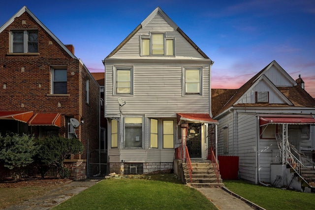 view of front facade featuring a yard