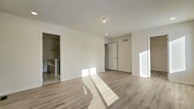 unfurnished room featuring light hardwood / wood-style flooring