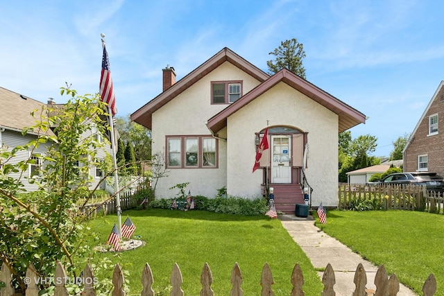 bungalow featuring a front yard