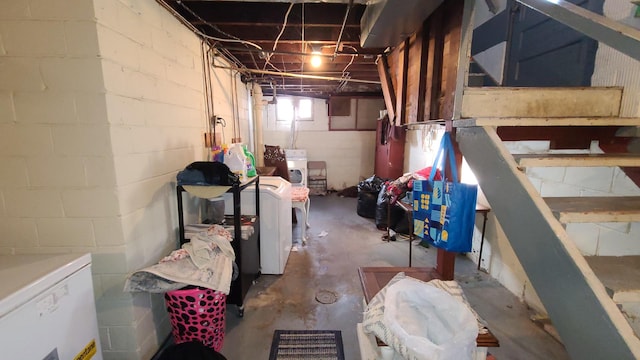 basement featuring washer / dryer