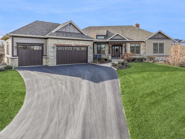 craftsman house featuring a garage and a front lawn