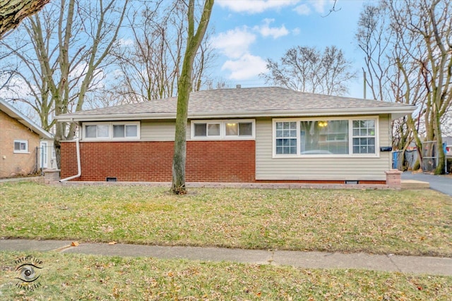 view of front of property with a front yard