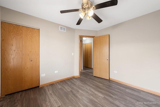 unfurnished bedroom featuring ceiling fan, wood-type flooring, and a closet