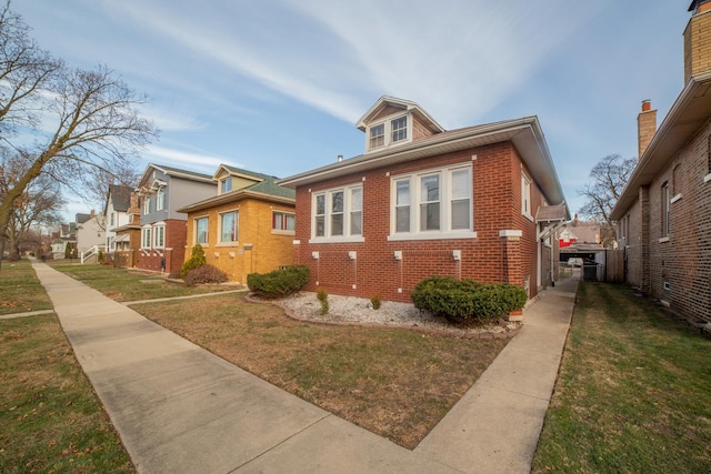 view of front facade with a front yard