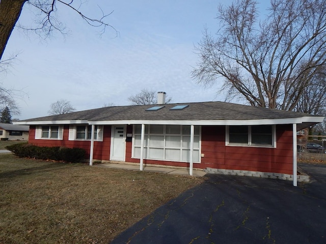 ranch-style home with a front lawn