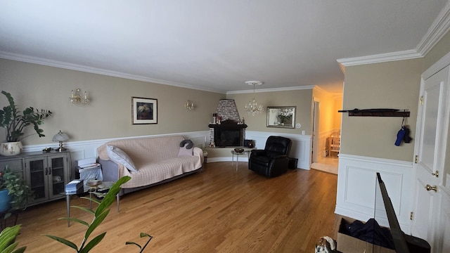 living room featuring wood-type flooring and crown molding