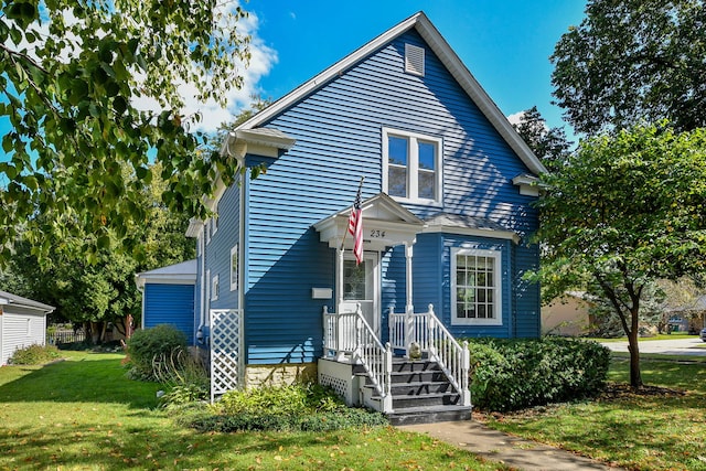 view of front facade with a front lawn