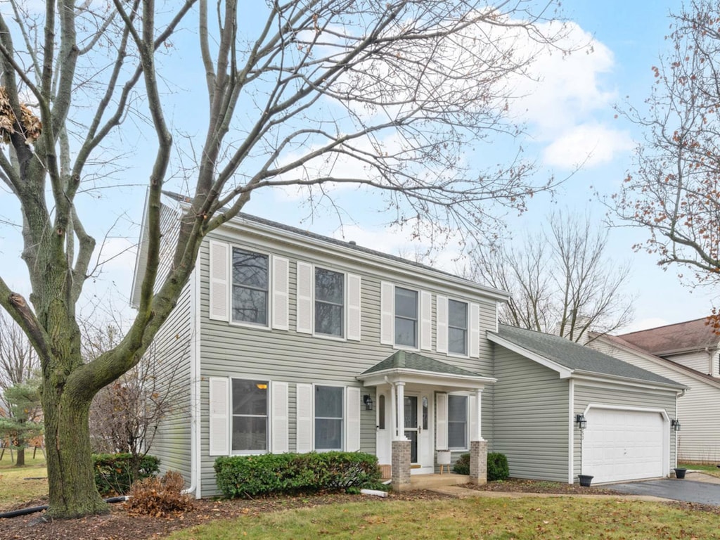 view of front of house featuring a front yard and a garage