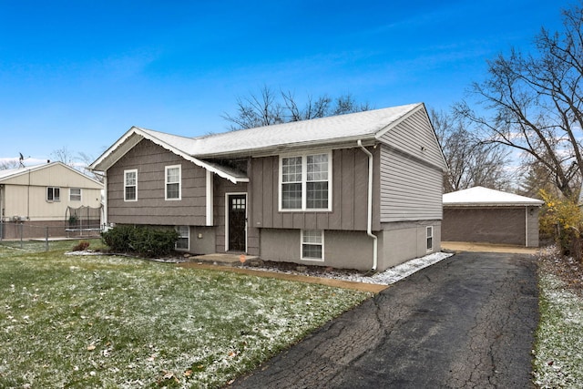 raised ranch featuring a front lawn