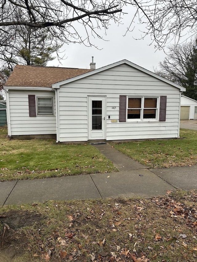 view of front of house with a front lawn