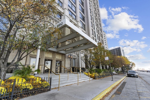 Listing photo 2 for 680 N Lake Shore Dr Unit P-670, Chicago IL 60611