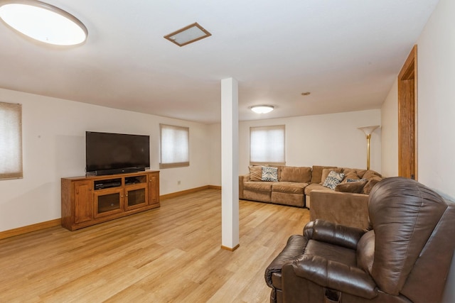 living area with light wood-type flooring and baseboards