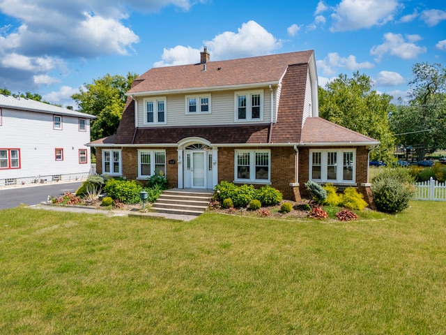 view of front of home featuring a front yard