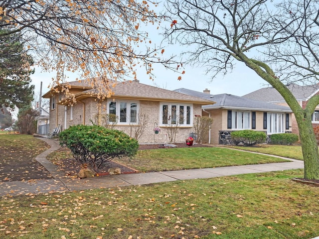 view of front of property with a front lawn